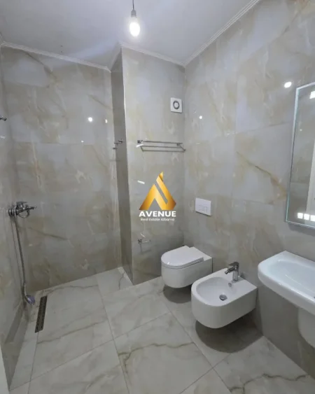 Tirane, jepet me qera apartament 1+1+Ballkon Kati 7, 80 m² 350 € (Astir)