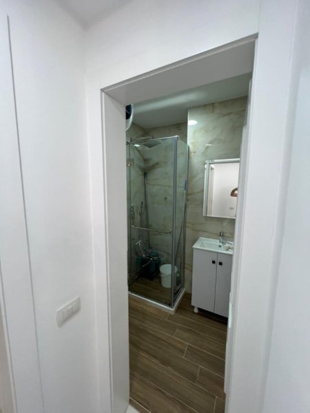 Tirane, jap me qera apartament 2+1+Ballkon Kati 4, 105 m² 1.200 € (Sheshi Wilson)