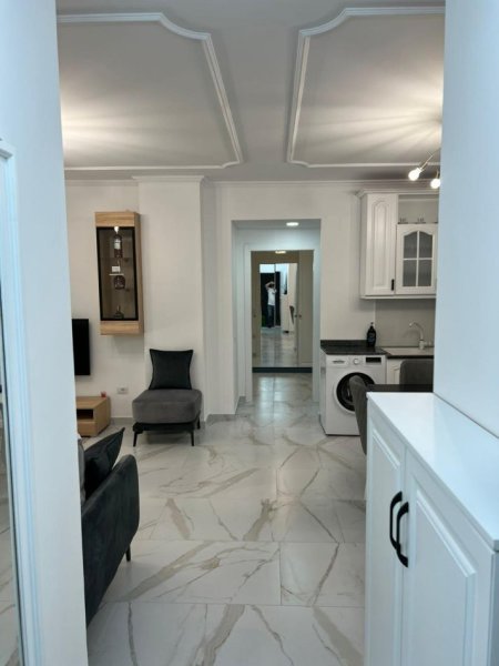 Tirane, jap me qera apartament 2+1+Ballkon Kati 4, 105 m² 1.200 € (Sheshi Wilson)