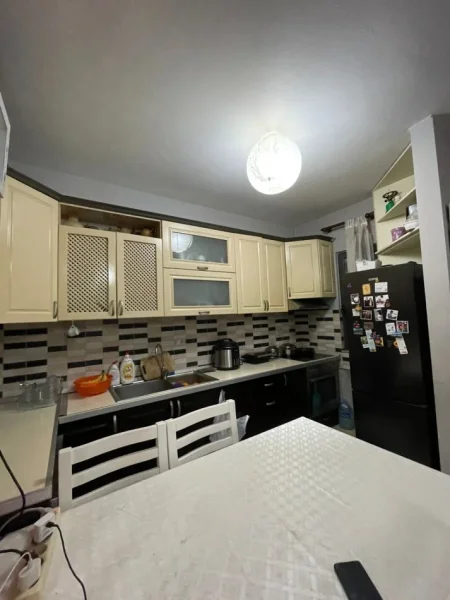Tirane, shitet apartament 2+1+Ballkon Kati 3, 106 m² 165.000 € (YZBERISHT)