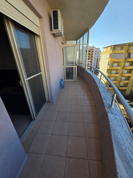 Durres, jepet me qera apartament 1+1+Ballkon Kati 4, 250 € (Shkembi kavajes)