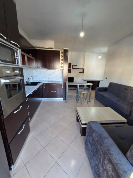 Durres, jepet me qera apartament 1+1+Ballkon Kati 4, 250 € (Shkembi kavajes)