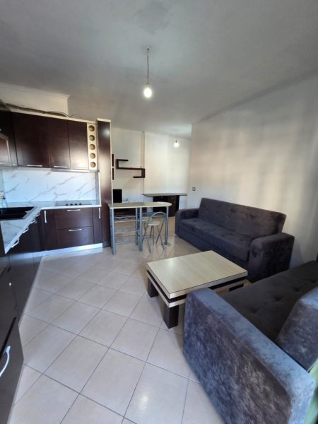 Durres, jepet me qera apartament 1+1+Ballkon Kati 4, 250 € (Shkembi kavajes)