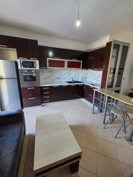 Durres, jepet me qera apartament 1+1+Ballkon Kati 4, 250 € (Shkembi kavajes)