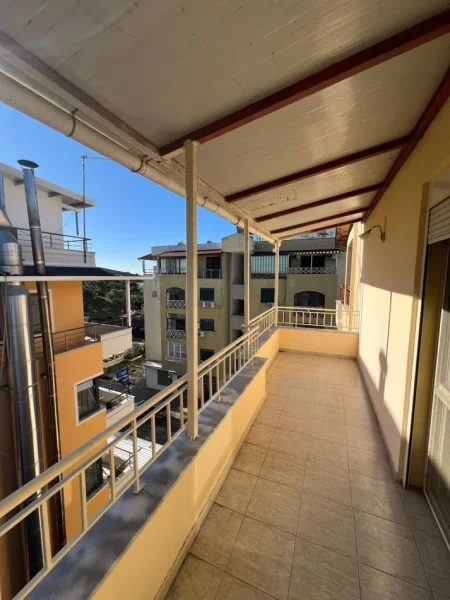 Durres, jepet me qera 1+1+Ballkon Kati 5, 70 m² 250 € (Shkembi kavajes)