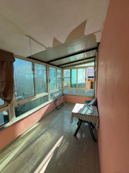 Durres, jepet me qera 1+1+Ballkon Kati 5, 70 m² 250 € (Shkembi kavajes)