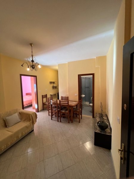 Durres, jepet me qera 1+1+Ballkon Kati 5, 70 m² 250 € (Shkembi kavajes)