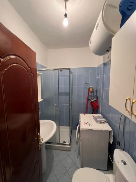 Durres, jepet me qera 1+1+Ballkon Kati 5, 70 m² 250 € (Shkembi kavajes)