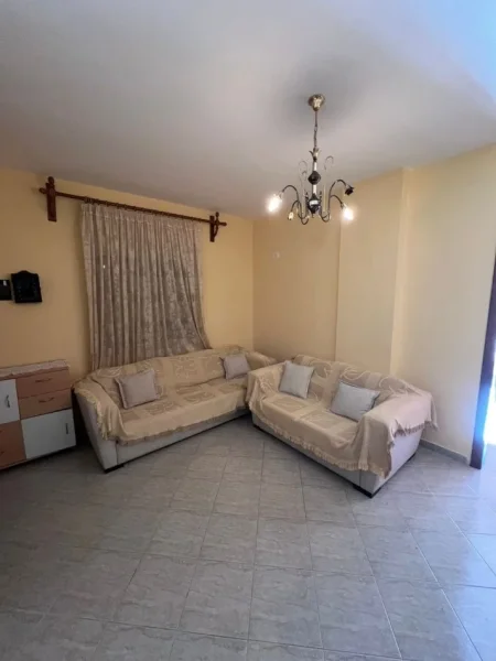 Durres, jepet me qera 1+1+Ballkon Kati 5, 70 m² 250 € (Shkembi kavajes)