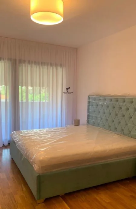 Tirane, jepet me qera apartament 3+1 Kati 3, 170 m² 2.500 € (BLLOKU)