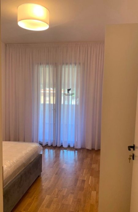 Tirane, jepet me qera apartament 3+1 Kati 3, 170 m² 2.500 € (BLLOKU)