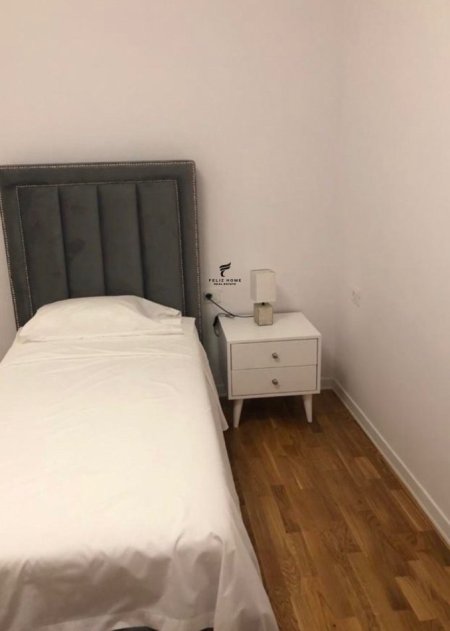 Tirane, jepet me qera apartament 3+1 Kati 3, 170 m² 2.500 € (BLLOKU)