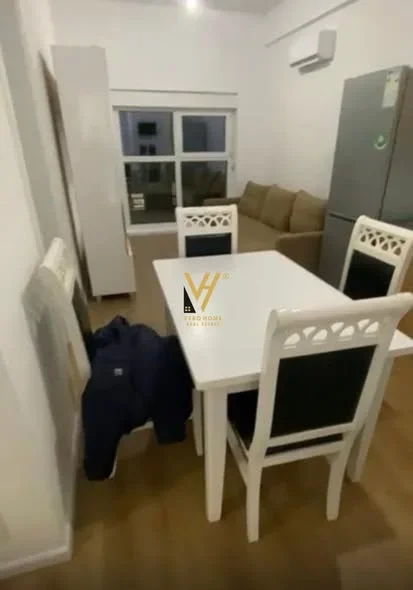 Tirane, jepet me qera apartament 1+1+Ballkon Kati 4, 50 m² 450 € (ALI DEMI)