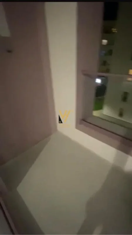 Tirane, jepet me qera apartament 1+1+Ballkon Kati 4, 50 m² 450 € (ALI DEMI)