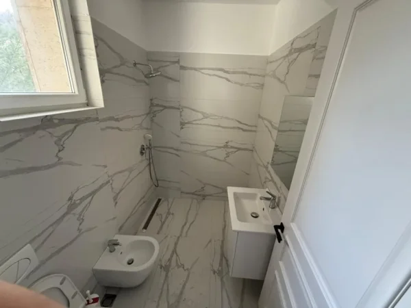 Tirane, shitet Vile 3 Katshe , 517 m² 695.000 € (JO AGJENSI)