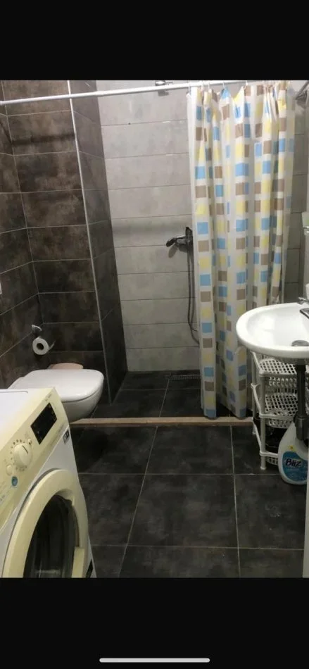 Tirane, jepet me qera apartament 1+1 Kati 3, 600 € 