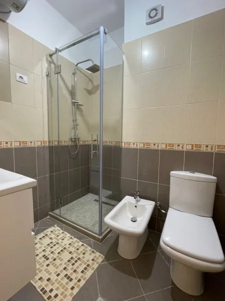 Tirane, jepet me qera apartament 2+1 Kati 2, 104 m² 800 € (Rruga Gramoz Pashko)