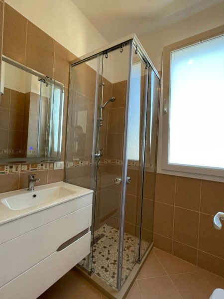 Tirane, jepet me qera apartament 2+1 Kati 2, 104 m² 800 € (Rruga Gramoz Pashko)