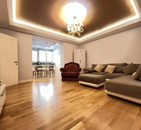 Tirane, jepet me qera apartament 2+1 Kati 1, 95 m² 1.000 € (Qender)