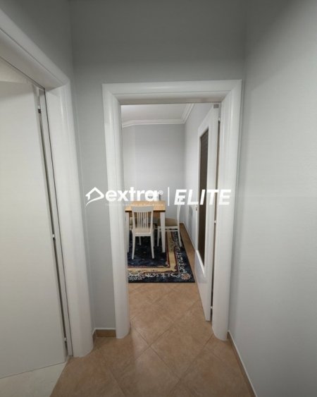 Tirane, jepet me qera apartament 2+1+Ballkon , 80 m² 750 € (Kisha Katolike)