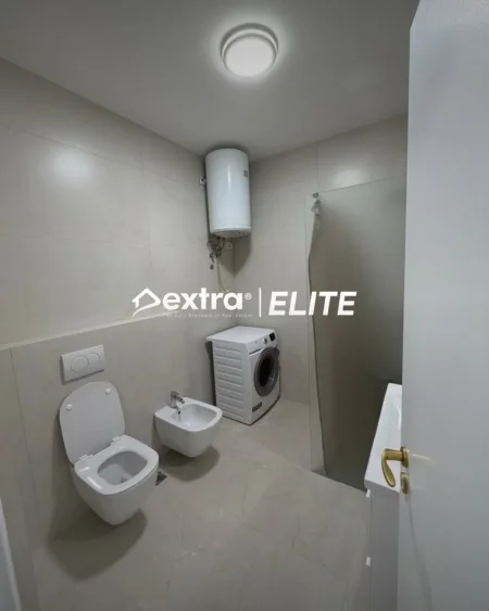 Tirane, jepet me qera apartament 2+1+Ballkon , 80 m² 750 € (Kisha Katolike)