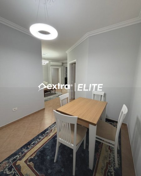 Tirane, jepet me qera apartament 2+1+Ballkon , 80 m² 750 € (Kisha Katolike)