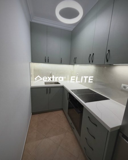 Tirane, jepet me qera apartament 2+1+Ballkon , 80 m² 750 € (Kisha Katolike)