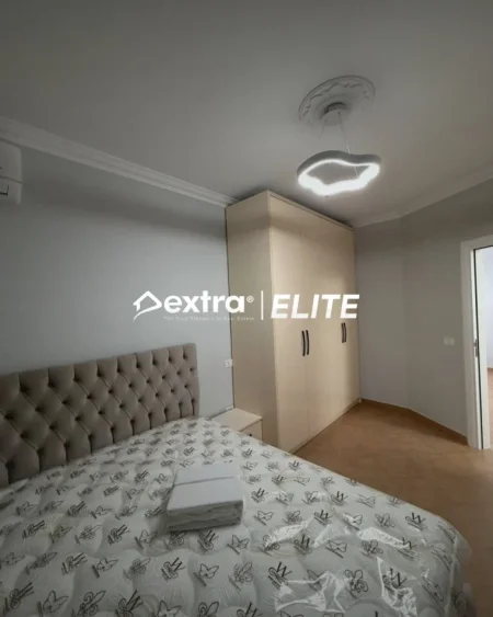 Tirane, jepet me qera apartament 2+1+Ballkon , 80 m² 750 € (Kisha Katolike)