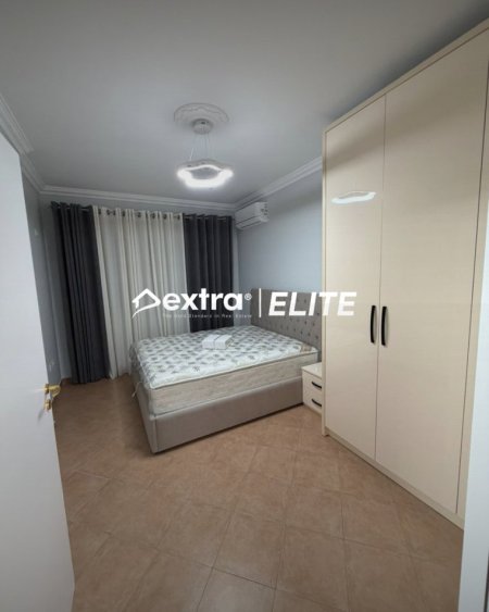 Tirane, jepet me qera apartament 2+1+Ballkon , 80 m² 750 € (Kisha Katolike)