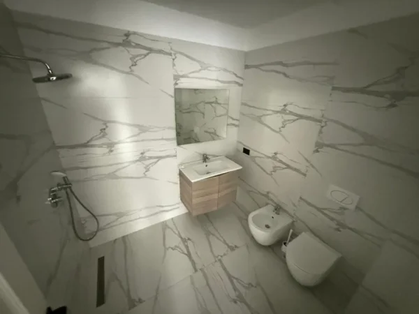 Tirane, shitet Vile 3 Katshe , 517 m² 695.000 € (JO AGJENSI)