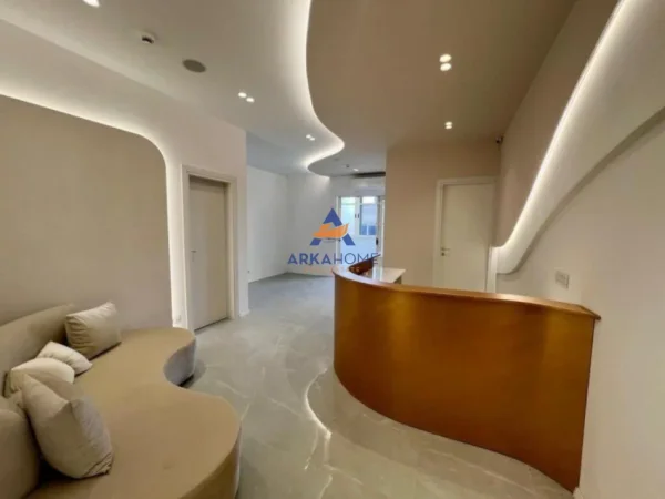 Tirane, jepet me qera ambjent biznesi Kati 2, 140 m² 1.500 € 