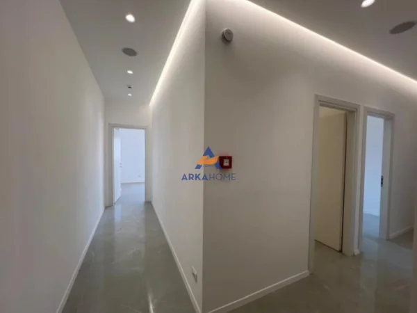 Tirane, jepet me qera ambjent biznesi Kati 2, 140 m² 1.500 € 