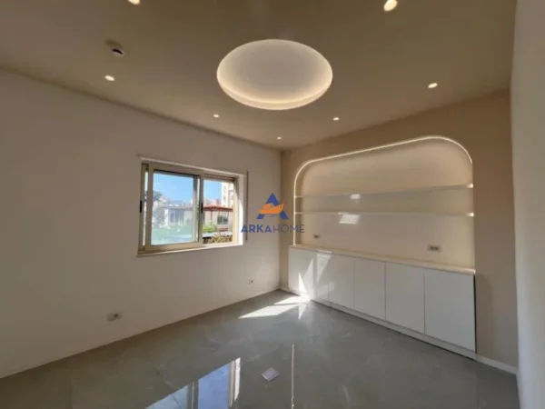 Tirane, jepet me qera ambjent biznesi Kati 2, 140 m² 1.500 € 