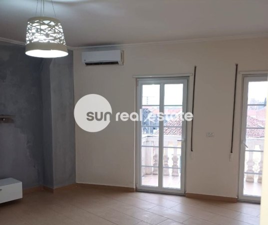 Shkoder, jepet me qera apartament 2+1+Ballkon Kati 2, 110 m² (PAS MALTESER)