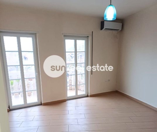 Shkoder, jepet me qera apartament 2+1+Ballkon Kati 2, 110 m² (PAS MALTESER)