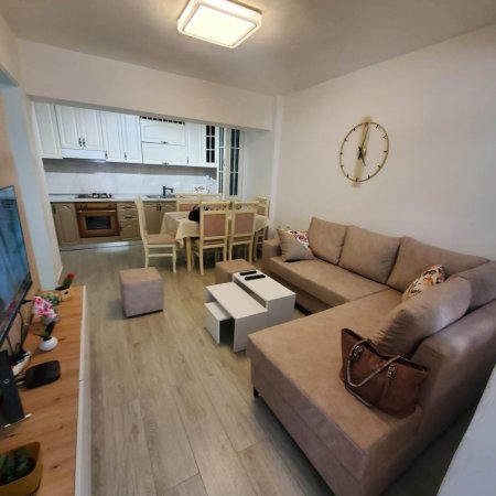 Tirane, jepet me qera apartament 2+1 Kati 0, 82 m² 550 € 
