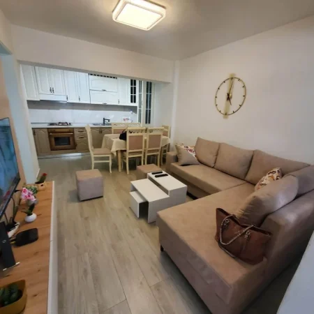 Tirane, jepet me qera apartament 2+1 Kati 0, 82 m² 550 € 
