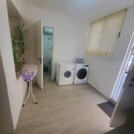 Tirane, jepet me qera apartament 2+1 Kati 0, 82 m² 550 € 
