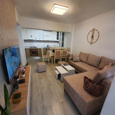 Tirane, jepet me qera apartament 2+1 Kati 0, 82 m² 550 € 