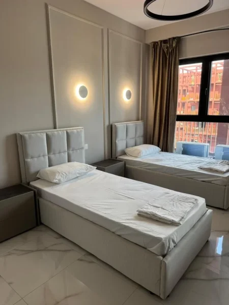 Tirane, jepet me qera apartament 3+1 Kati 15, 120 m² 1.900 € (Rruga Kavajes)