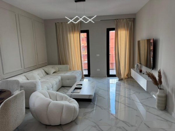 Tirane, jepet me qera apartament 3+1 Kati 15, 120 m² 1.900 € (Rruga Kavajes)