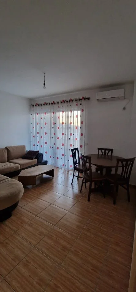 Tirane, jepet me qera apartament 1+1+Ballkon Kati 7, 65 m² 450 € 