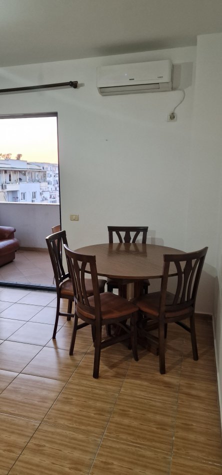 Tirane, jepet me qera apartament 1+1+Ballkon Kati 7, 65 m² 450 € 