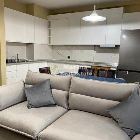 Tirane, jepet me qera apartament 2+1 Kati 10, 103 m² 900 € (9 Kateshet)
