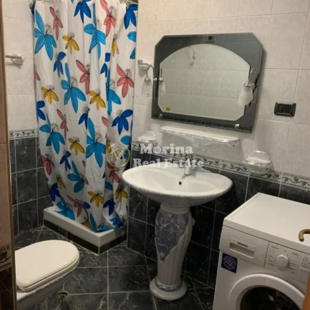 Tirane, jepet me qera apartament 2+1 Kati 10, 103 m² 900 € (9 Kateshet)