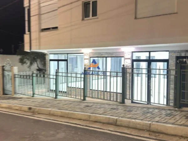 Tirane, jepet me qera ambjent biznesi Kati 0, 125 m² 1.500 € 
