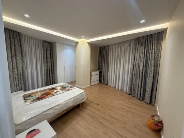 Tirane, jepet me qera apartament 2+1 Kati 5, 110 m² 1.000 € (Rruga Mine Peza)