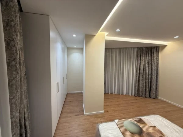 Tirane, jepet me qera apartament 2+1 Kati 5, 110 m² 1.000 € (Rruga Mine Peza)