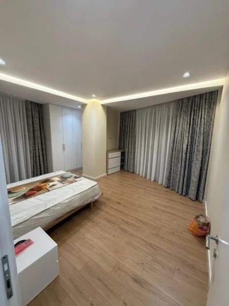 Tirane, jepet me qera apartament 2+1 Kati 5, 110 m² 1.000 € (Rruga Mine Peza)