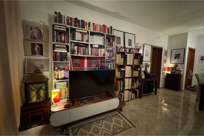 Tirane, shitet apartament 1+1 Kati 5, 74 m² 178.000 € (Rruga Robert Shvarc, Tiranë(ID: 530291027-2035)